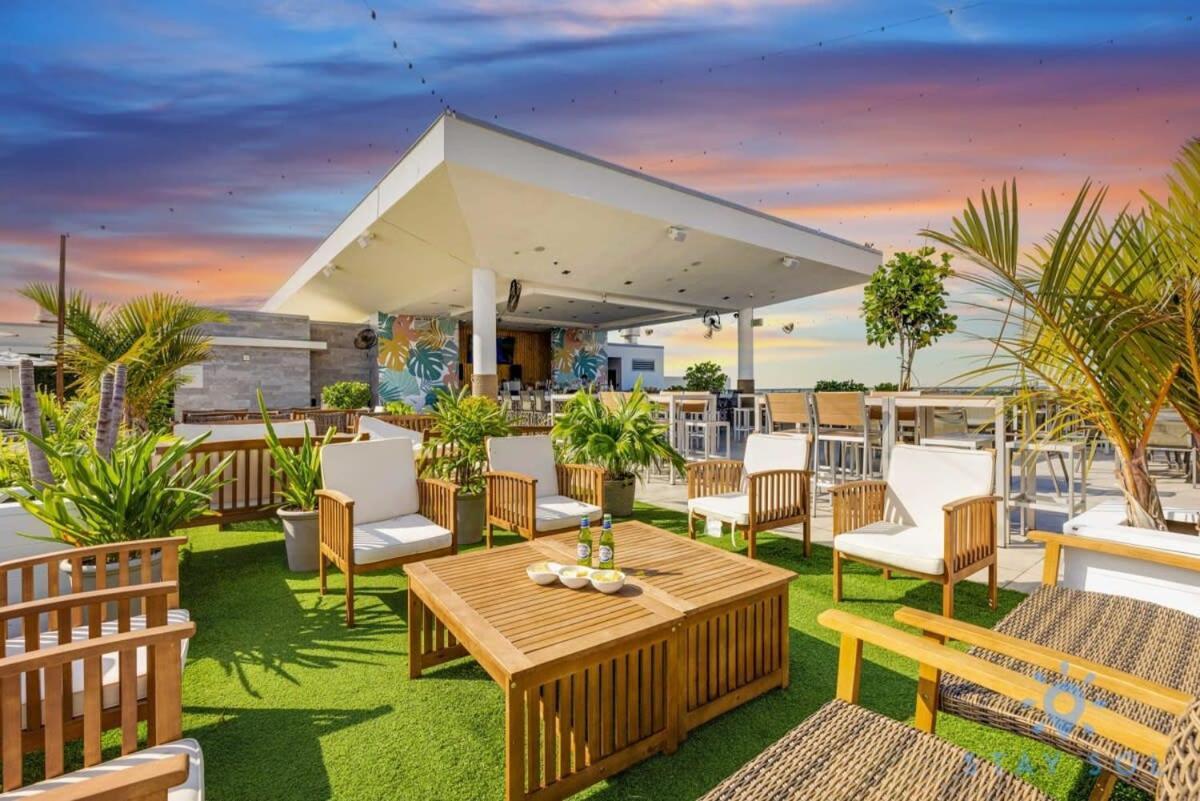 Rooftop Pool - Hollywood Beach Boardwalk Ngoại thất bức ảnh